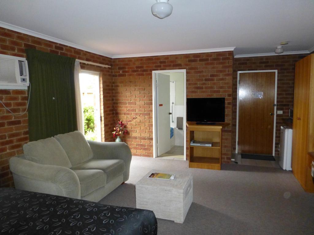 Inverloch Central Motor Inn Екстериор снимка